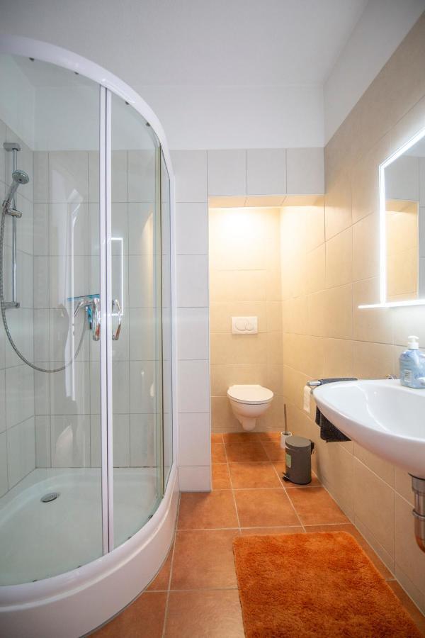 Apartment Mit Kleinem Innenhof Im Erdgeschoss Fuer Bis Zu 4 Personen Klotten Exteriör bild