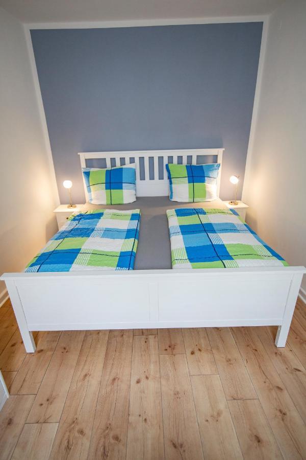 Apartment Mit Kleinem Innenhof Im Erdgeschoss Fuer Bis Zu 4 Personen Klotten Exteriör bild